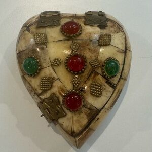 Vintage bone heart-shaped trinket box jewelry box brass accents glass cabochons